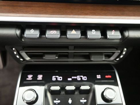 Used 2022 Porsche 911 Carrera image 19