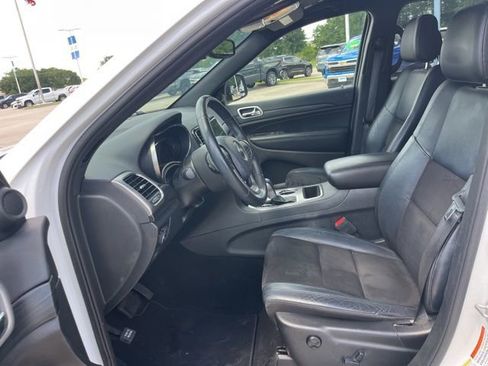 Used 2020 Jeep Grand Cherokee Laredo w/ Laredo X Package RWD image 14