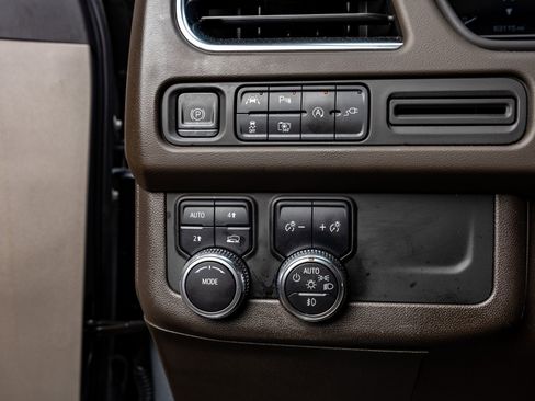 Used 2022 GMC Yukon SLT w/ SLT Premium Package image 21