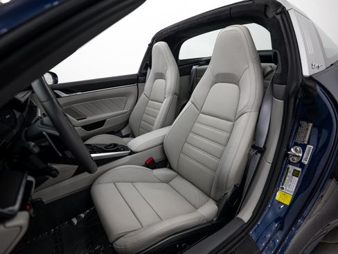 Certified 2021 Porsche 911 Targa 4S AWD/4WD image 5