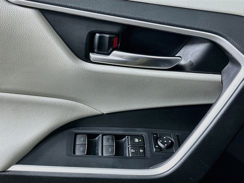 Used 2022 Toyota RAV4 XLE AWD/4WD image 15