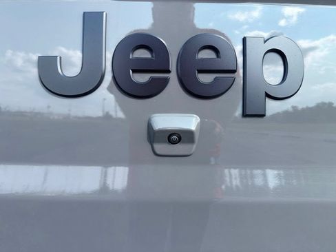 Used 2022 Jeep Gladiator Overland AWD/4WD image 20
