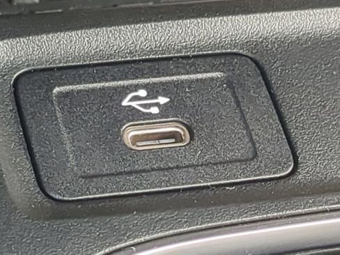 New 2025 Mercedes-Benz GLA 250 image 9