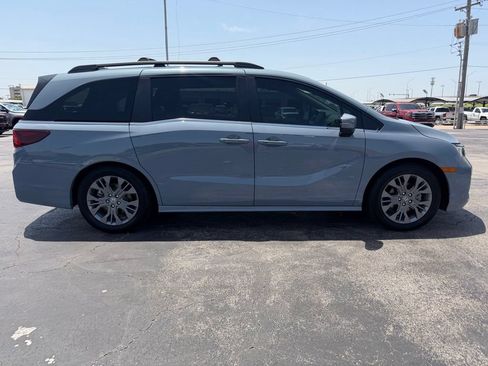 Used 2025 Honda Odyssey Touring image 12
