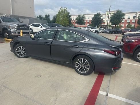 Used 2022 Lexus ES 300h w/ Premium Package FWD image 4