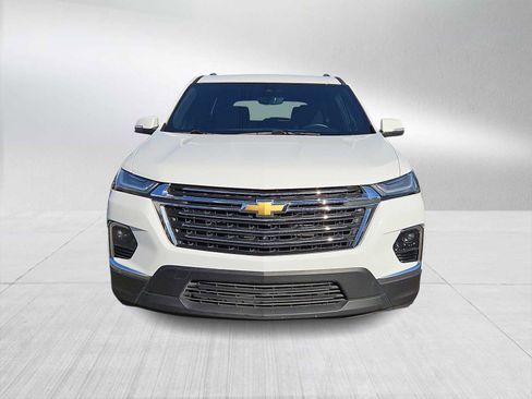 Used 2023 Chevrolet Traverse LT image 3