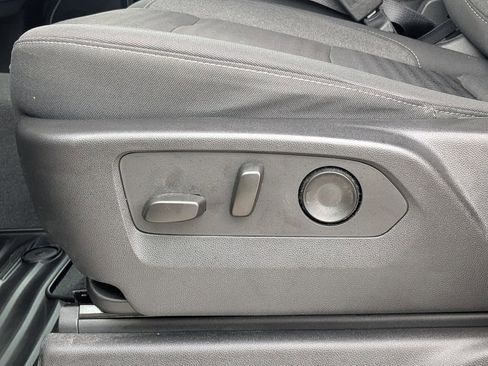 Used 2023 Chevrolet Silverado 1500 LT AWD/4WD image 18
