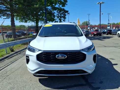 Used 2023 Ford Escape ST-Line w/ Tech Pack #1 AWD/4WD image 3