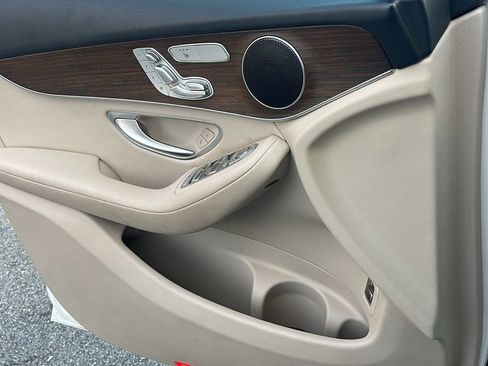 Used 2021 Mercedes-Benz GLC 300 image 26