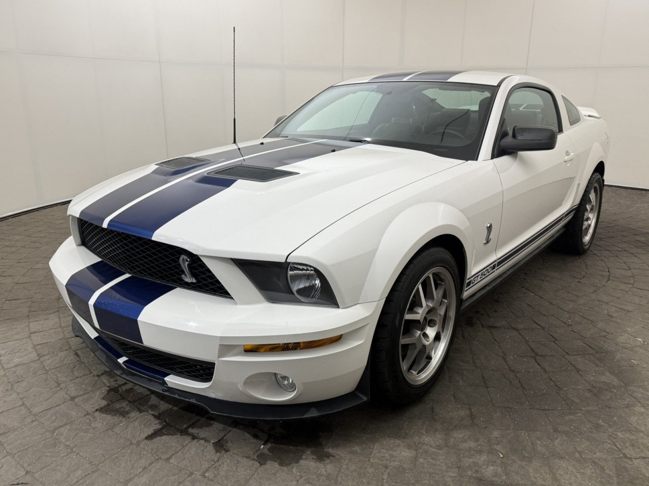Used 2007 Ford Mustang Shelby GT500 RWD image 3