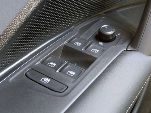 New 2026 Volkswagen Tiguan SE R-Line FWD image 29