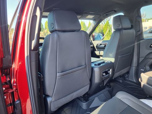 New 2026 Chevrolet Suburban LT w/ Comfort Package image 15