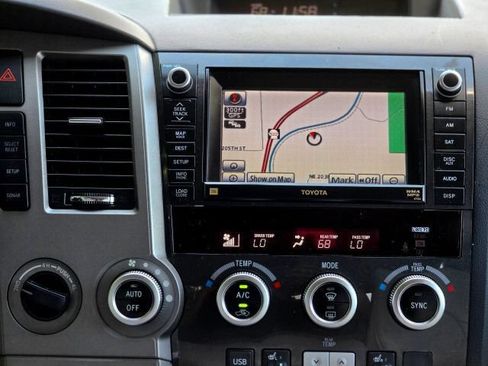 Used 2011 Toyota Sequoia Limited AWD/4WD image 27