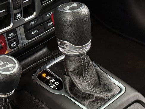 Used 2025 Jeep Wrangler Unlimited Rubicon image 18