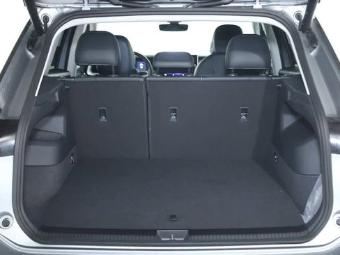 Certified 2025 Volkswagen Tiguan SE image 29