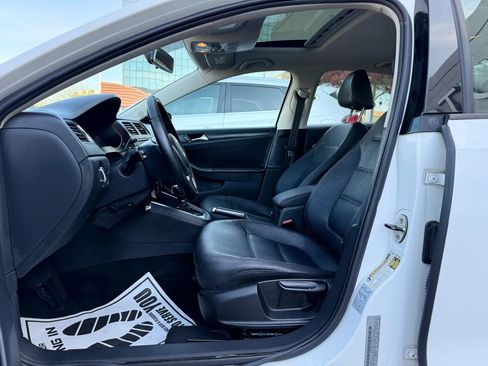 Used 2011 Volkswagen Jetta SE image 9