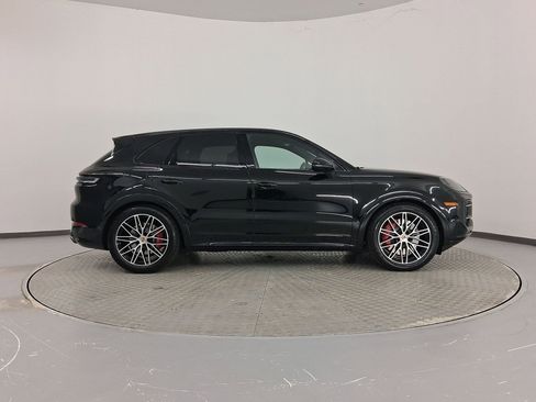 Certified 2025 Porsche Cayenne GTS image 8