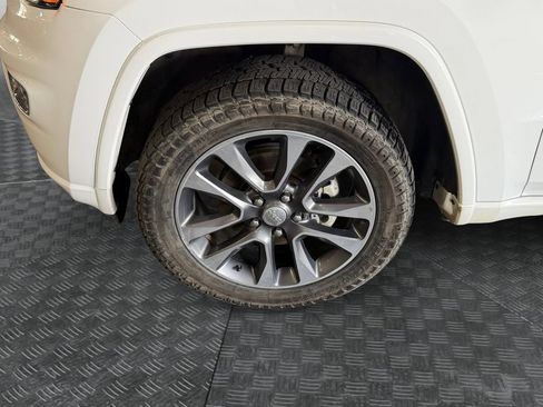 Used 2017 Jeep Grand Cherokee Overland AWD/4WD image 14
