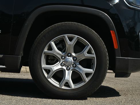 Used 2022 Jeep Wagoneer Series II AWD/4WD image 13