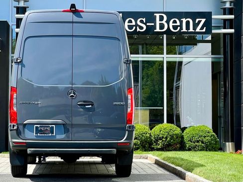 Used 2025 Mercedes-Benz Sprinter 2500 image 5