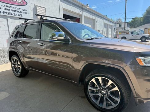 Used 2017 Jeep Grand Cherokee Overland AWD/4WD image 5
