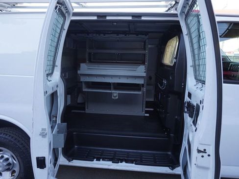 Used 2018 Chevrolet Express 2500 w/ Driver Convenience Package image 18