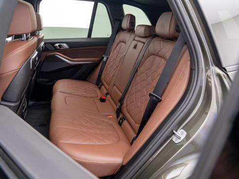 Used 2026 BMW X5 xDrive40i w/ M Sport Package AWD/4WD image 18