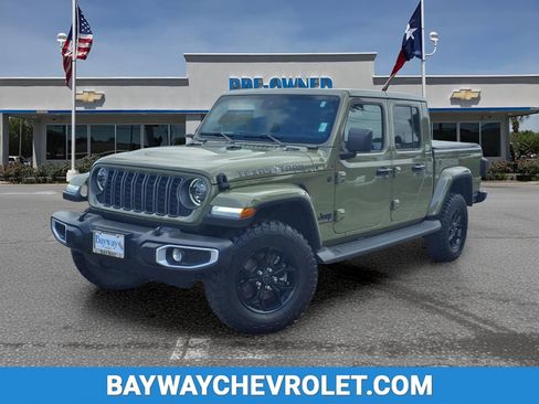 Used 2025 Jeep Gladiator Sport image 1