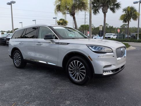 Certified 2020 Lincoln Aviator Reserve w/ Elements Package Plus AWD/4WD image 2