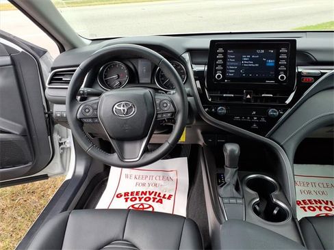 Used 2023 Toyota Camry SE image 10