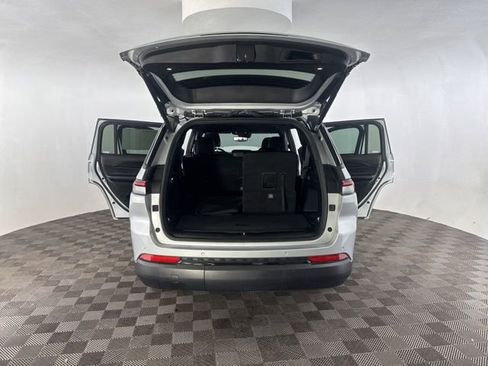 Used 2024 Jeep Grand Cherokee L Laredo image 19