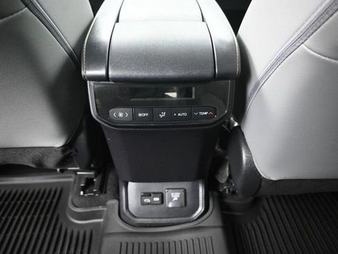 Used 2023 Toyota Highlander Bronze Edition AWD/4WD image 28