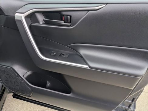 Used 2025 Toyota RAV4 LE image 31