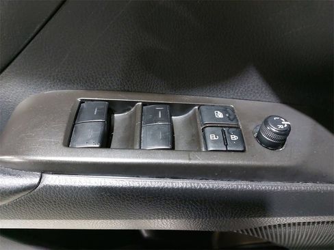 Used 2023 Toyota Camry SE image 27