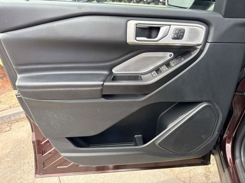 Used 2020 Ford Explorer Platinum w/ Premium Technology Package image 11