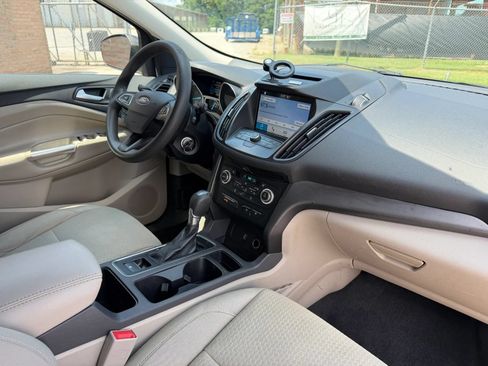 Used 2017 Ford Escape SE w/ Equipment Group 201A FWD image 24