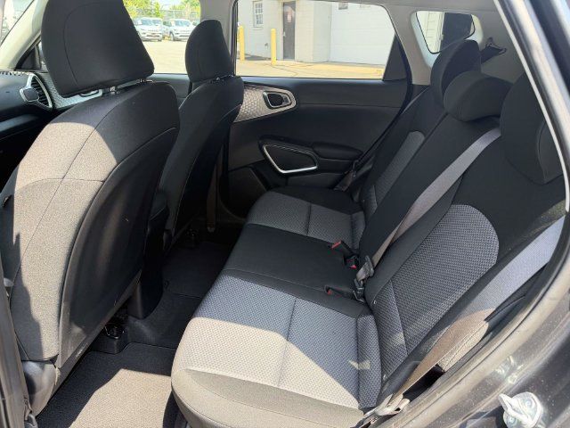 Used 2025 Kia Soul LX w/ LX Technology Package FWD image 16
