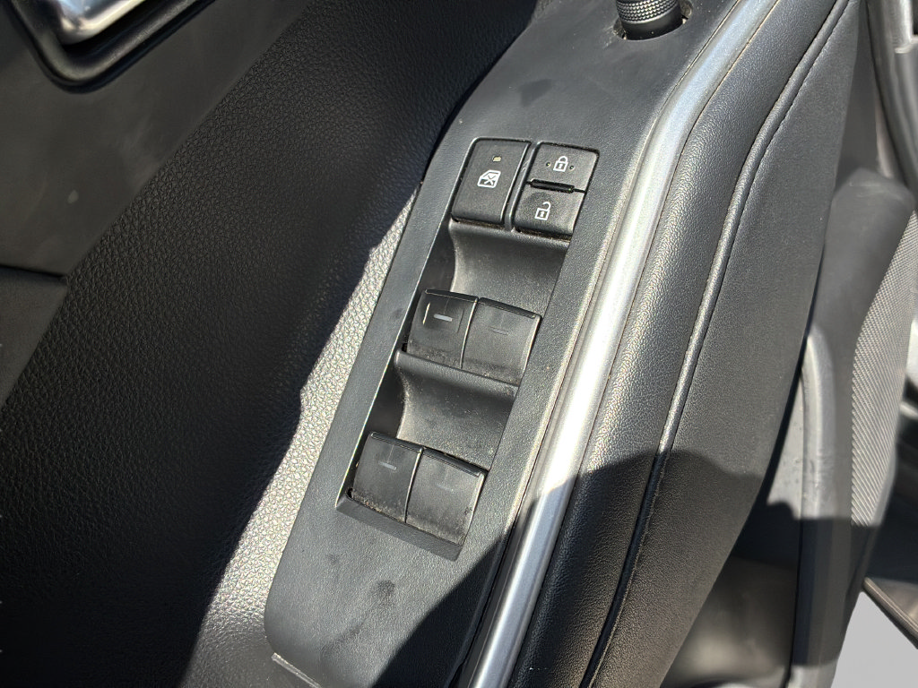 Used 2022 Toyota Highlander XLE FWD image 9