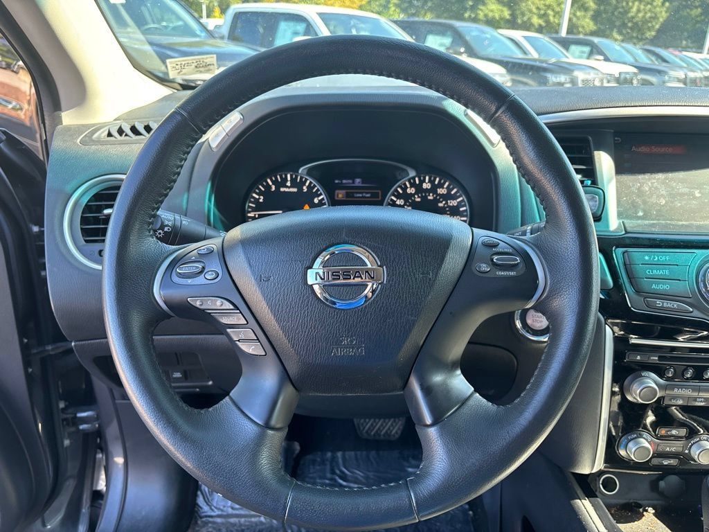 Used 2017 Nissan Pathfinder SV AWD/4WD image 8