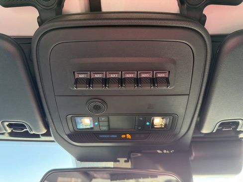 New 2025 Ford Bronco Badlands image 25