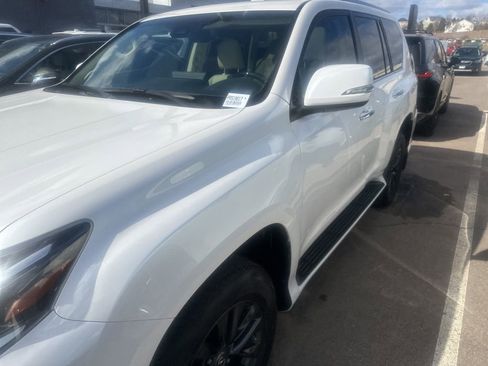 Used 2023 Lexus GX 460 Premium w/ Premium Package image 15