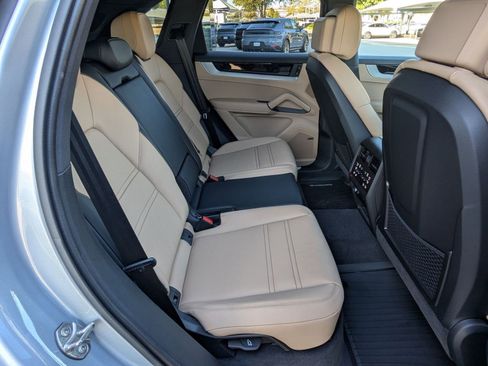 New 2026 Porsche Cayenne image 23