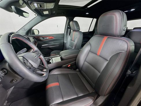Used 2024 Chevrolet Traverse RS image 8