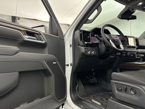 New 2026 GMC Sierra 1500 Elevation image 14