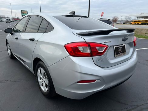 Used 2018 Chevrolet Cruze LS image 5