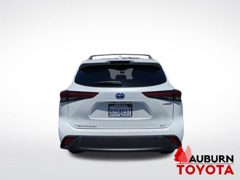 Used 2022 Toyota Highlander XLE AWD/4WD image 6