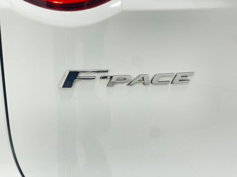 Used 2017 Jaguar F-PACE Prestige image 40