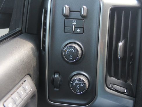 Used 2018 Chevrolet Silverado 1500 LTZ Z71 w/ Centennial Edition image 31