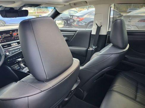 Used 2022 Lexus ES 350 Ultra Luxury w/ Accessory Package 2 image 12