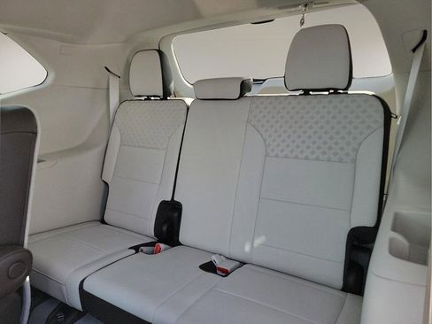 Used 2024 GMC Acadia Denali w/ Super Cruise Package image 9